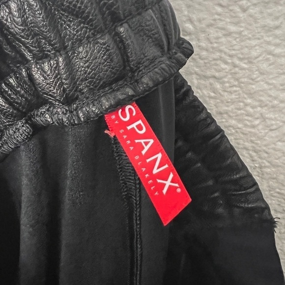 Spanx Faux Leather Pants - Picture 3 of 10